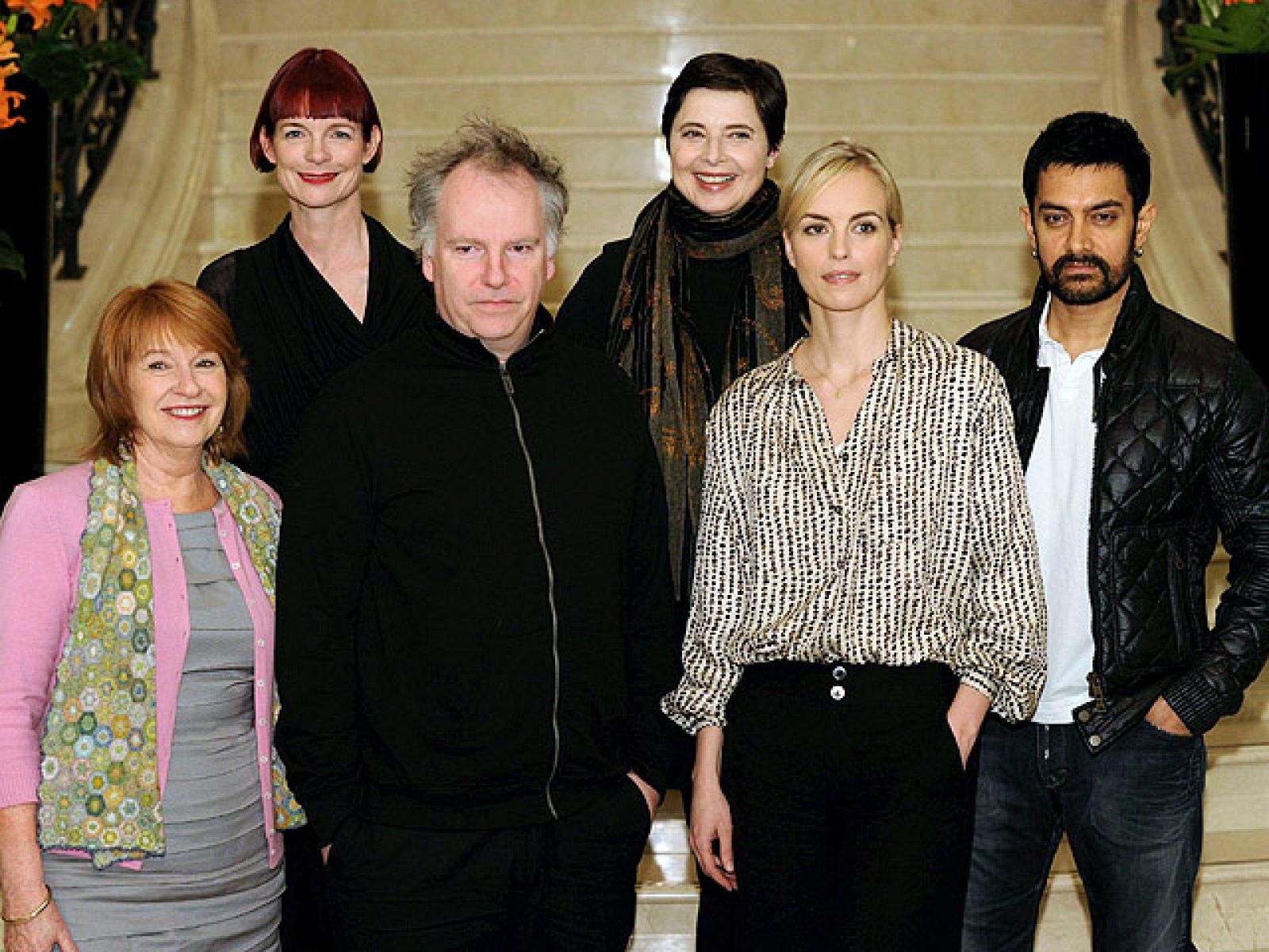 La 61 edición de la Berlinale arranca hoy al estilo de Hollywood, con Jeff Bridges emulando al John Wayne de "Valor de Ley" en un remake del mítico western, dirigido por Ethan y Joan Cohen y que acumula diez nominaciones a los Oscar.