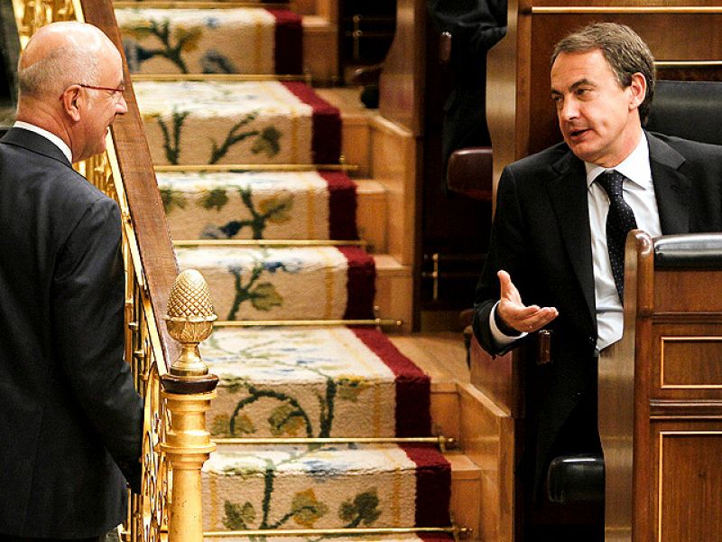 Zapatero niega que el Gobierno haya rectificado al permitir a las CC.AA. refinanciar la deuda