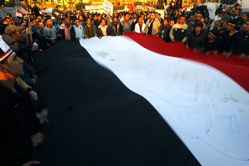 Los egipcios, tras el discurso: "El ejército debe elegir: o el régimen o el pueblo"
