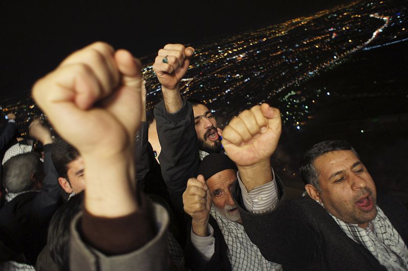 Irán celebra el aniversario de la revolución apoyando al pueblo egipcio