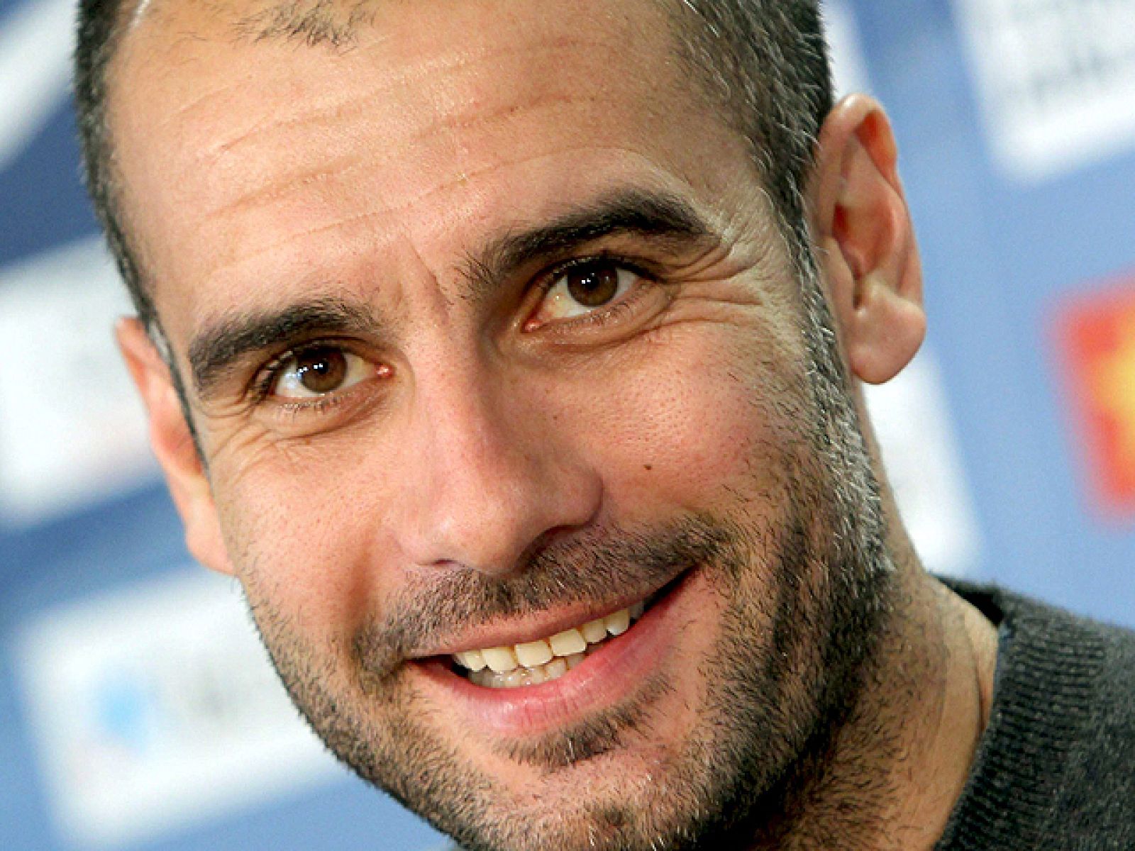 El entrenador del Barcelona Pep Guardiola ha hablado por primera vez tras su renovación de un año con el club azulgrana y ha afirmado que si pudiera renovaría cada seis meses. "Yo necesito saber si estoy con ganas de seguir y si mis jugadores también