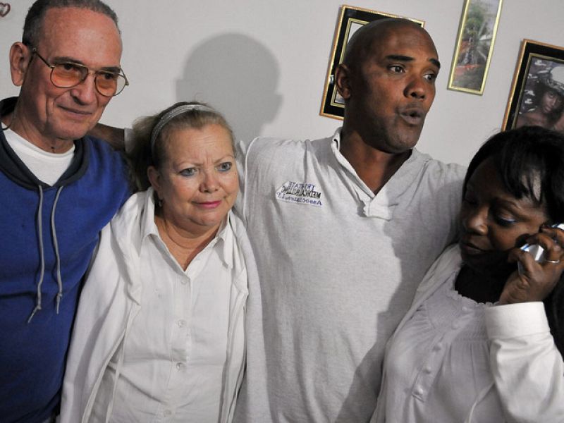Cuba libera a los presos políticos Héctor Maseda y Ángel Moya