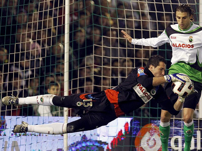 El Racing de Marcelino se impone al Sevilla en un final trepidante