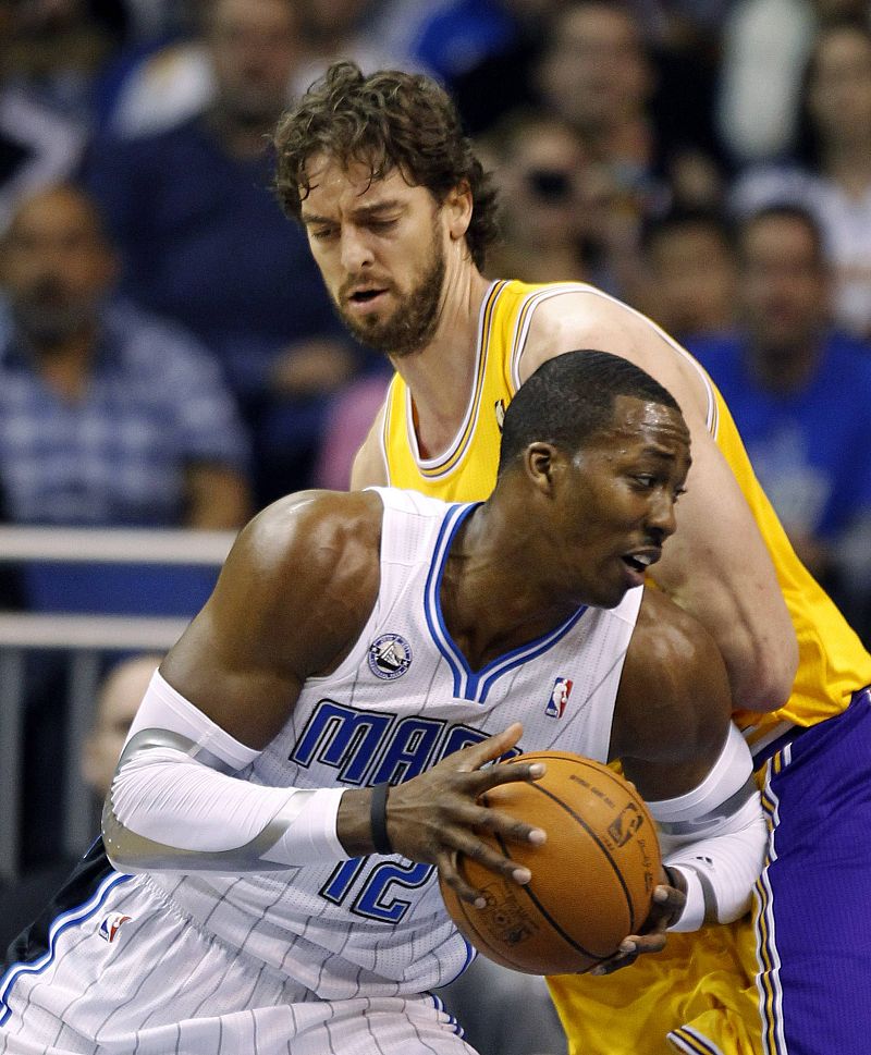 Dwight Howard acaba con la racha triunfal de los Lakers (89-75)