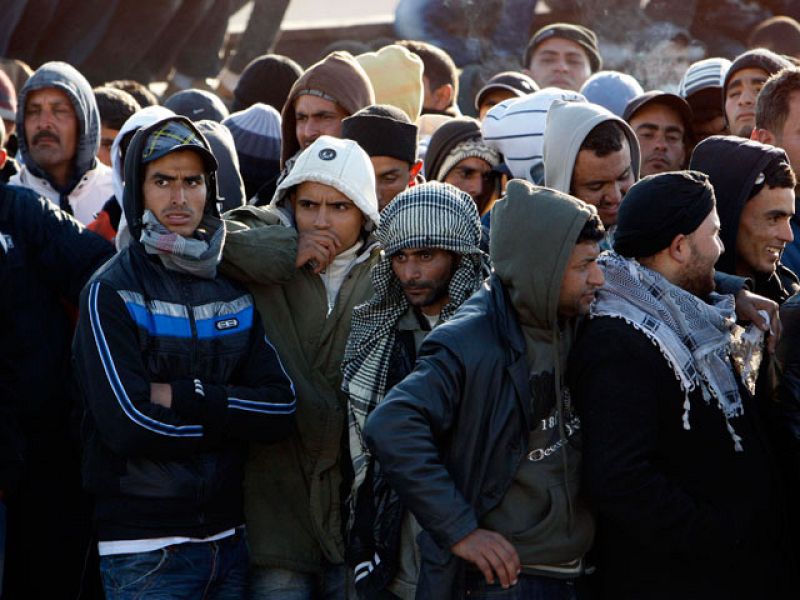 Lampedusa, entre la espada y la pared ante la llegada masiva de inmigrantes