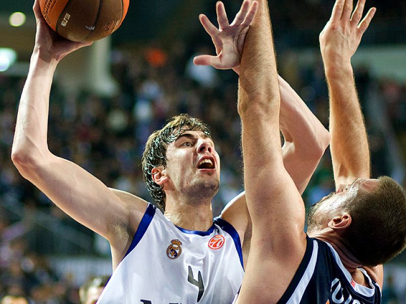 El Real Madrid somete al Efes Pilsen y sella su pase a cuartos