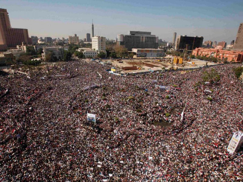 Miles de egipcios celebran una semana sin Mubarak con el 'Día de la victoria'