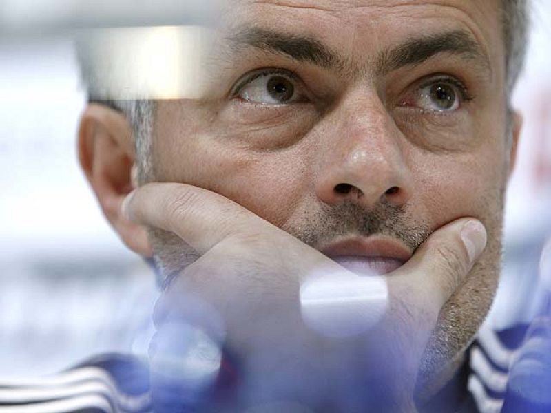 Mourinho prefiere a Pedro León en su banquillo