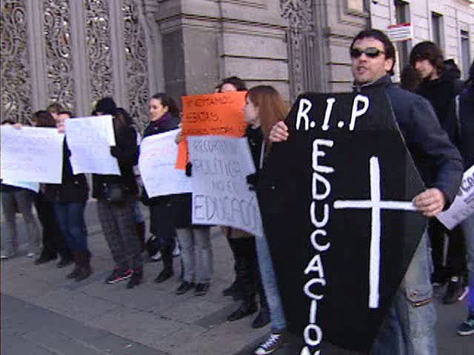 Sólo 10 CC.AA. convocan oposiciones a maestro este año | Ver