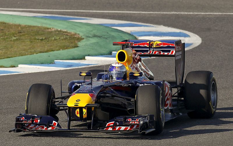Vettel mejora a Alonso y marca el mejor tiempo en Montmeló