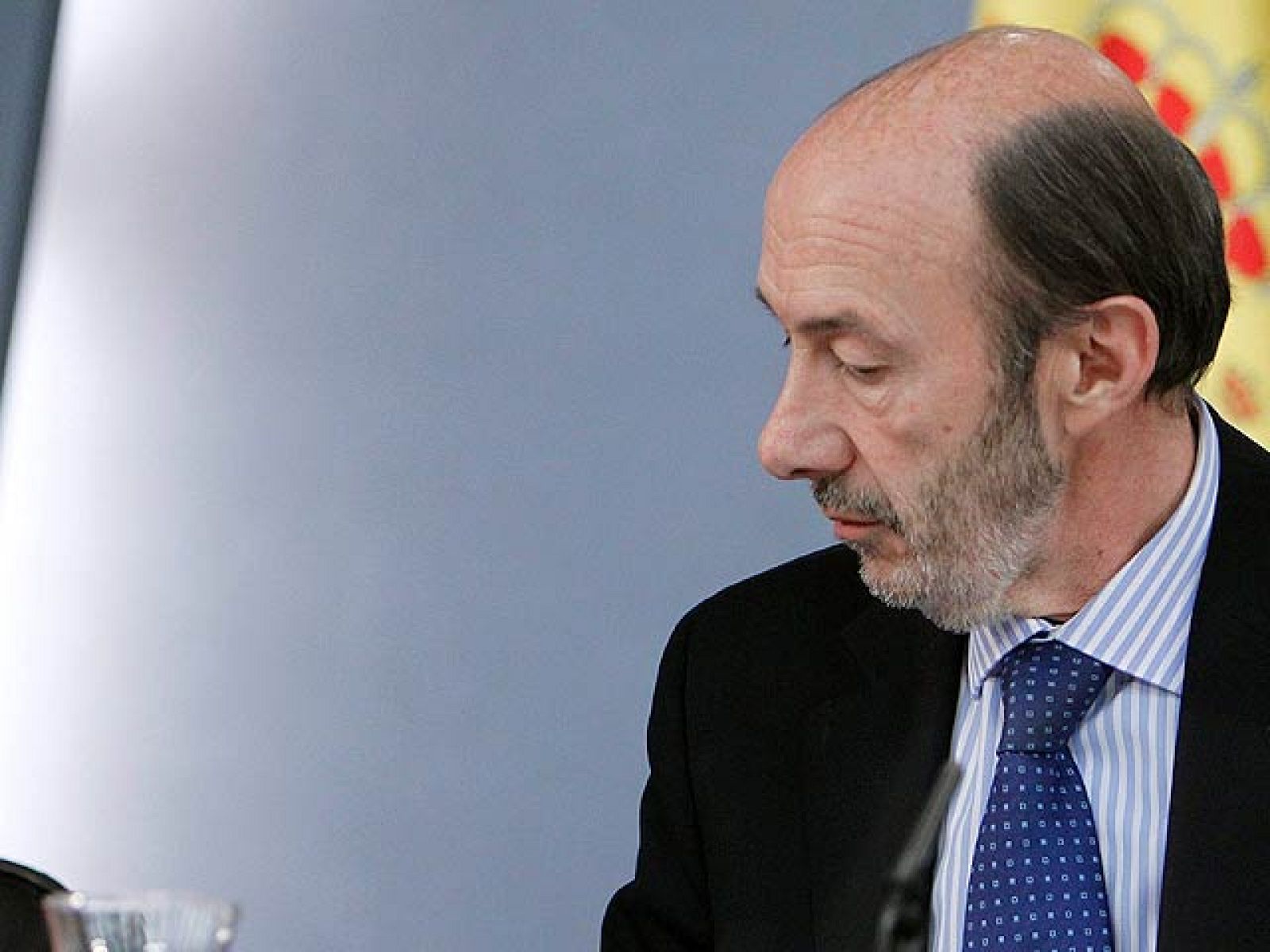 Rubalcaba afirma que "suena razonable" que la Fiscalía pida que no se inscriba a Sortu
