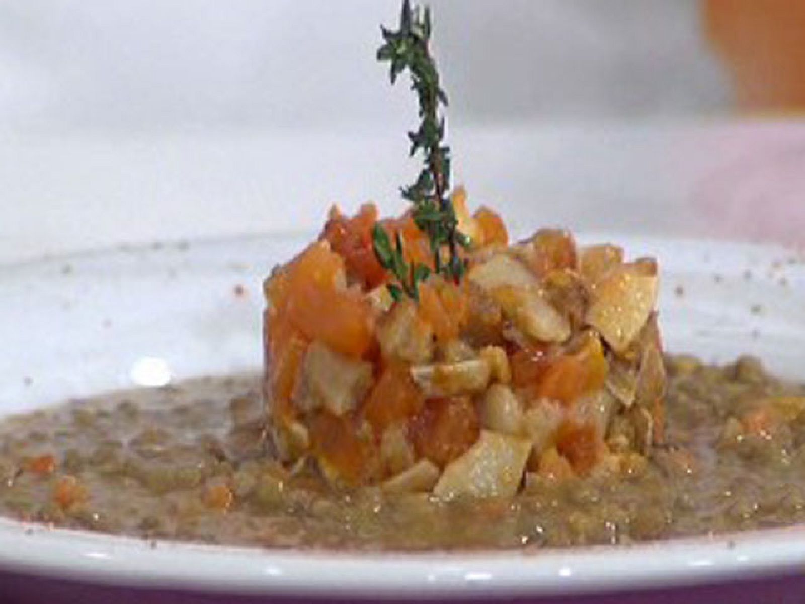 Saber cocinar - Lentejas estofadas con manitas y oreja de cerdo