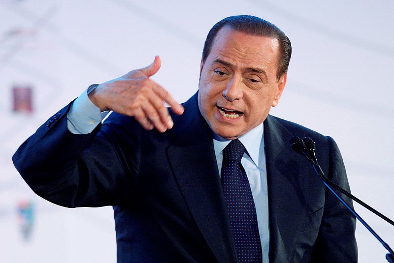 Berlusconi pagó 280.000 euros en coches para las chicas que participaban en sus fiestas