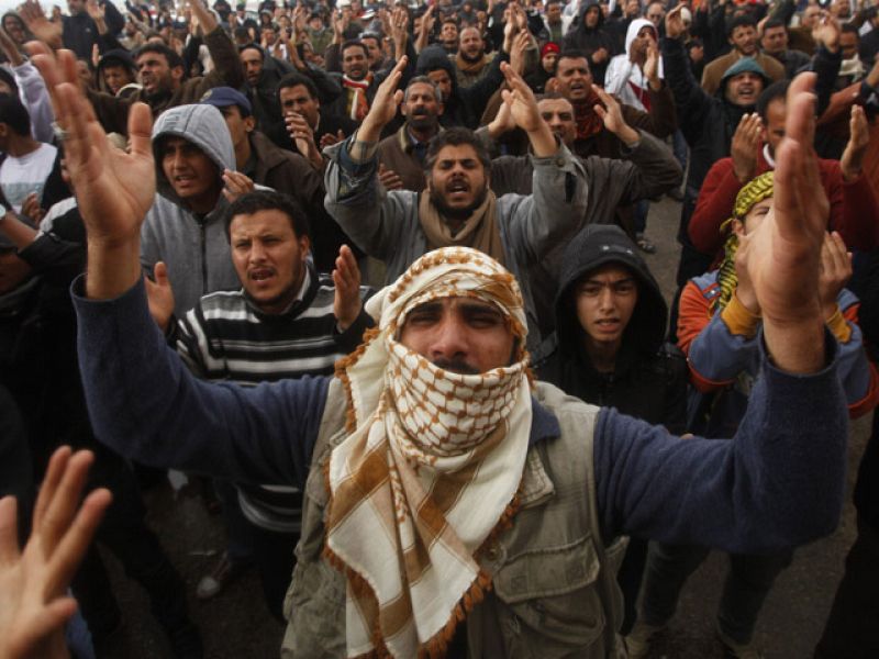 Obama analiza las posibles medidas contra Libia con Sarkozy y Cameron
