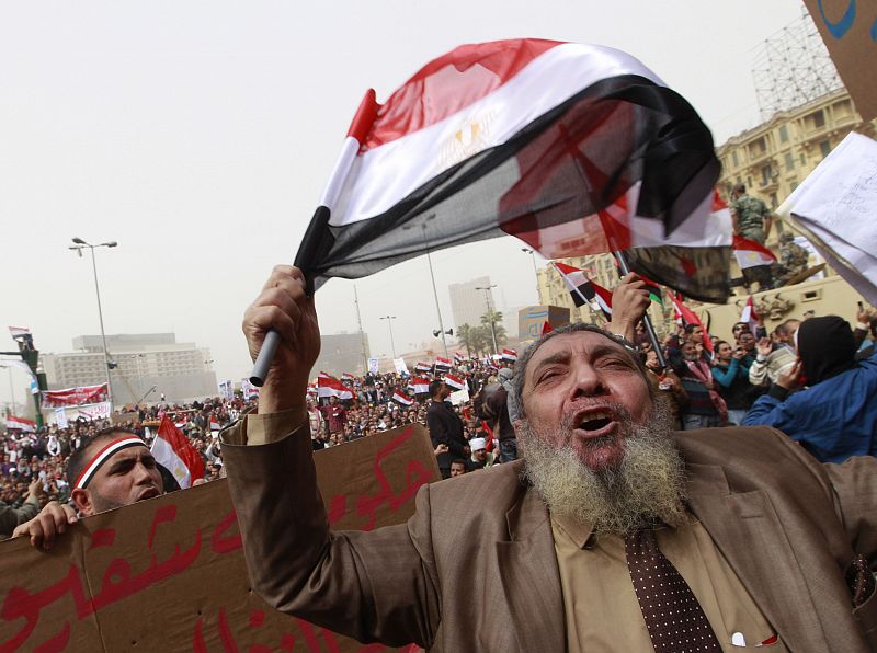 Túnez anuncia elecciones a mediados de julio tras la mayor protesta desde la salida de Ben Alí