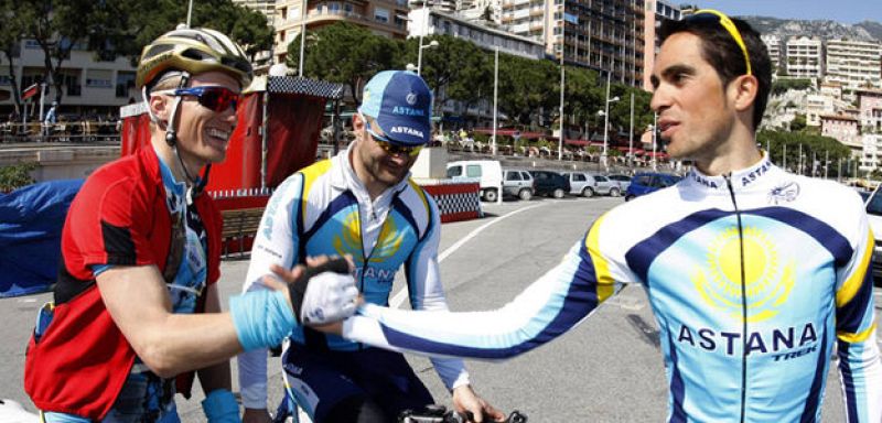 Vinokourov critica a Riccò y salva a Contador