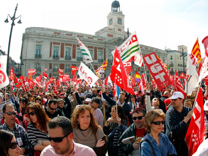 Los sindicatos de AENA amenazan con una huelga en Semana Santa y verano por la privatización