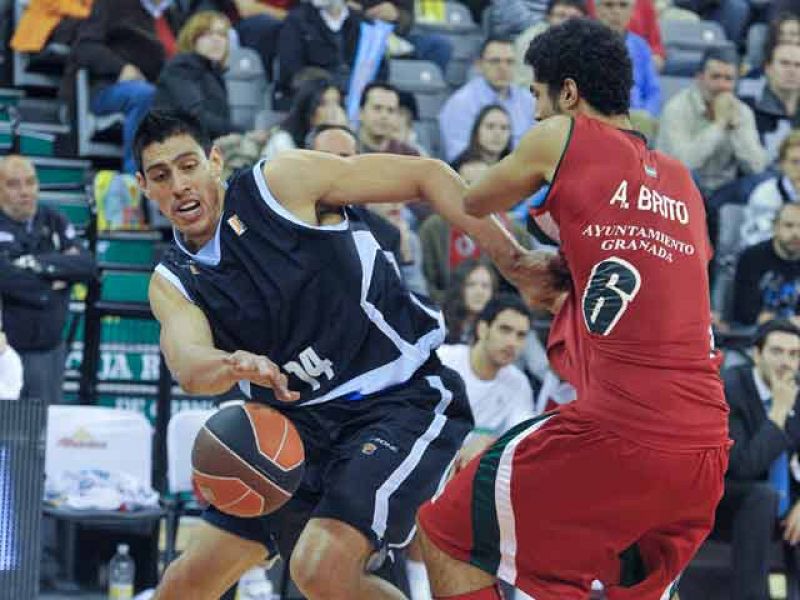 El CB Granada rompe su mala racha a costa del Fuenlabrada (81-69)