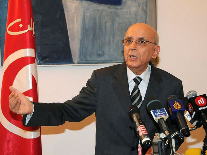 Dimite por las protestas el primer ministro tunecino del anterior régimen, Mohamed Ganuchi