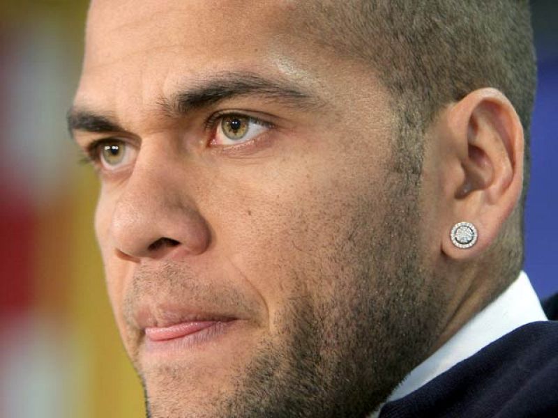 Alves: "No sé si todo el mundo quiere que continúe en el Barça"