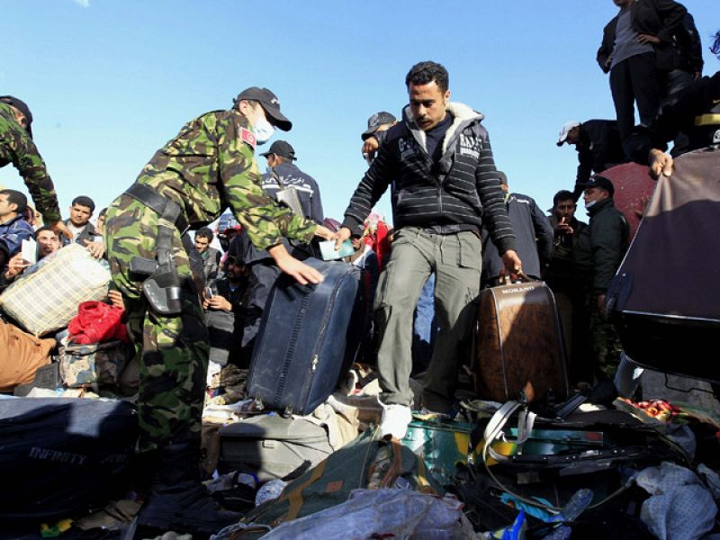 La ONU lanza un "llamamiento urgente" para evacuar a las miles de personas de Libia