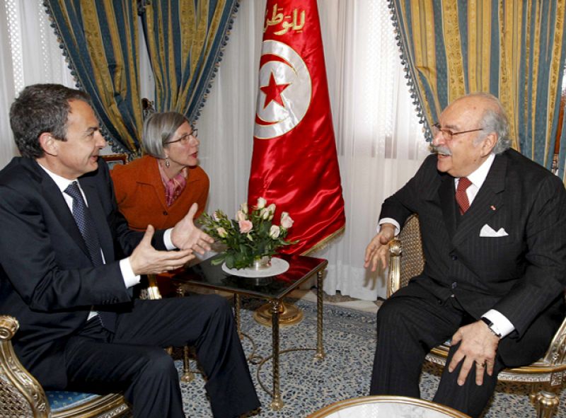 Zapatero ofrece a Túnez buques para traer a Occidente a refugiados libios