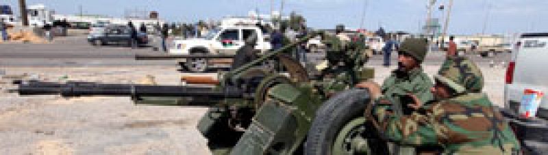 Gadafi abraza la propuesta de Chávez para romper su aislamiento internacional