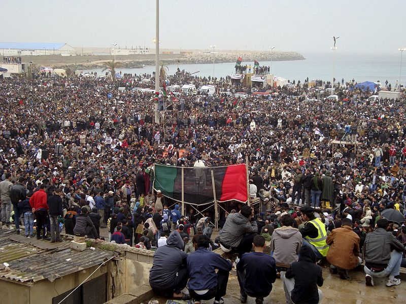 Las tropas de Gadafi aplastan las manifestaciones en Trípoli, en el punto de mira de los rebeldes