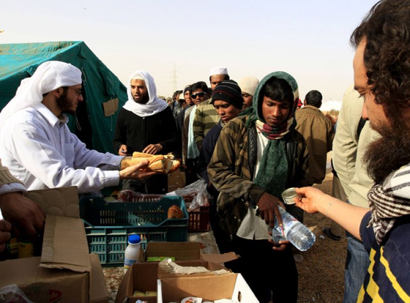 Milicianos pro-Gadafi impiden que los refugiados lleguen hasta el puesto fronterizo con Túnez