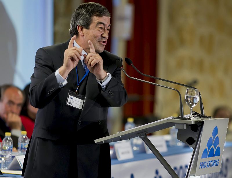 Álvarez-Cascos es elegido presidente de Foro Asturias