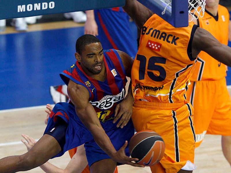 El Barça naufraga en Fuenlabrada pero sigue líder