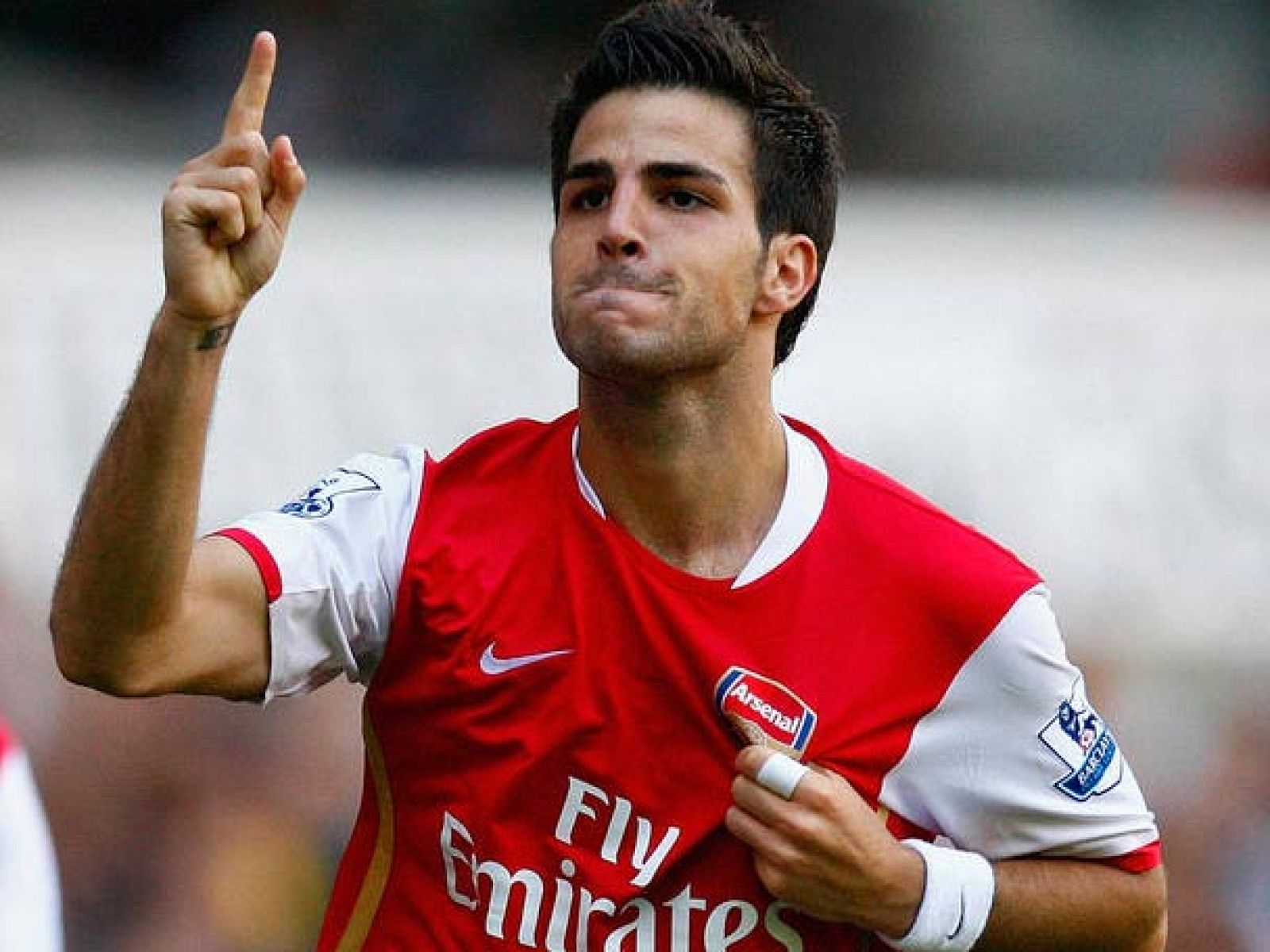 Cesc, entre la devoción y la obligación