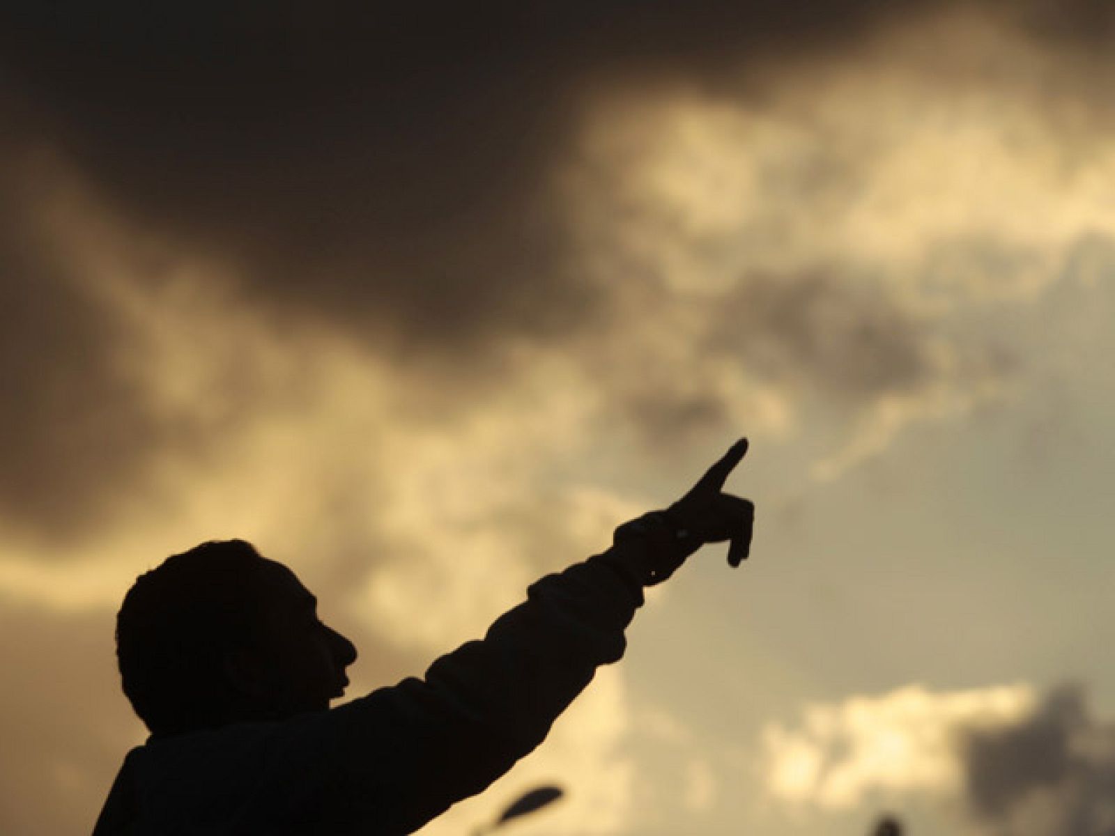 Gadafi aumenta la presión para recuperar el terreno en manos de los rebeldes