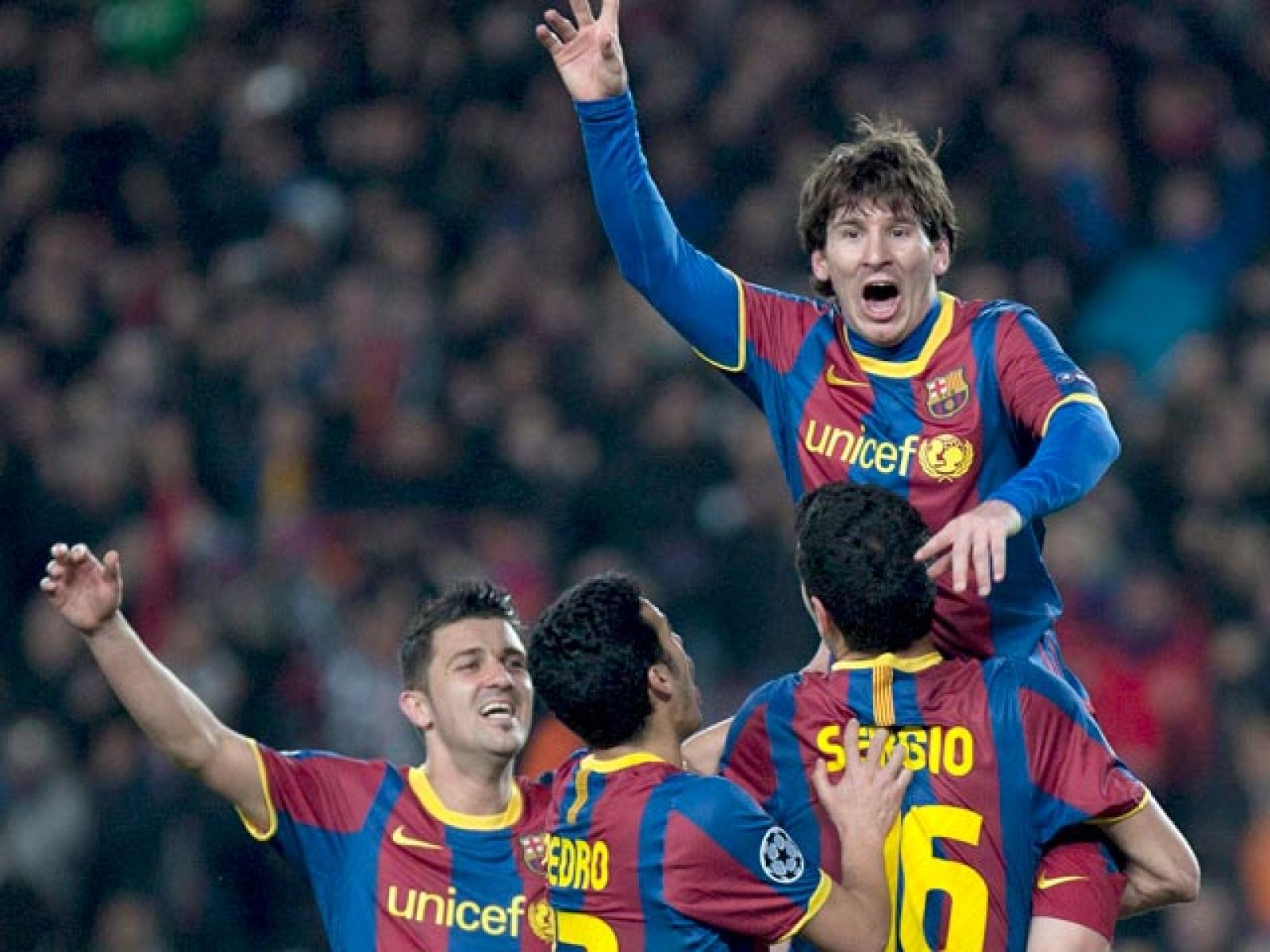 El FC Barcelona pasa a cuartos de final de la Champions League al vencer 3-1 al Arsenal, anulando así la ventaja que traía el conjunto inglés del partido de ida