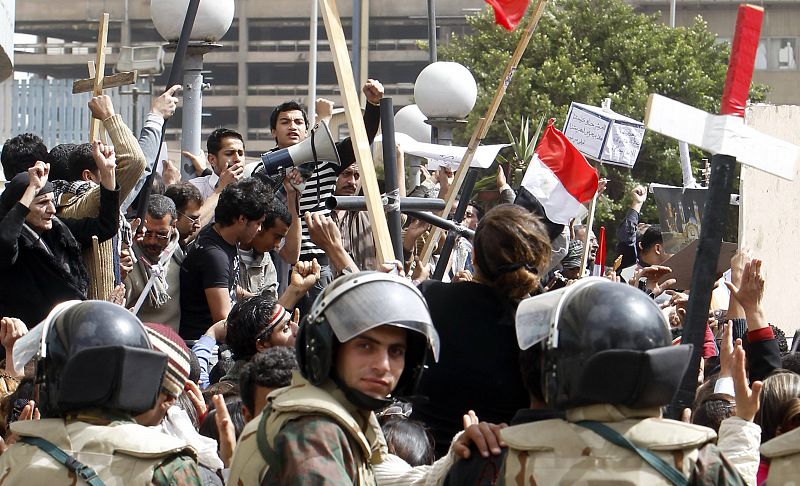 Al menos 13 personas han muerto en un rebrote de la violencia religiosa en El Cairo