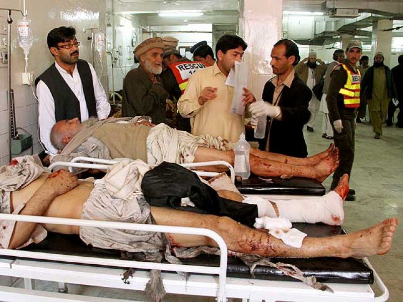 Un terrorista suicida mata a 40 personas durante un funeral en Pakistán