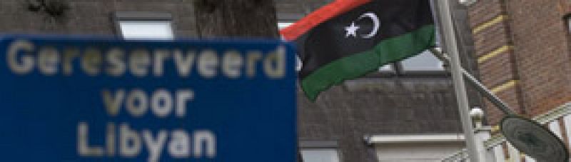 Gadafi inicia una ofensiva diplomática y envía emisarios para reunirse con la UE y la OTAN