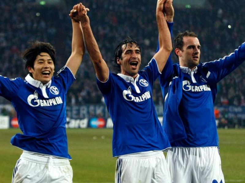 Raúl supera a Maldini en partidos jugados y seguirá sumando en cuartos