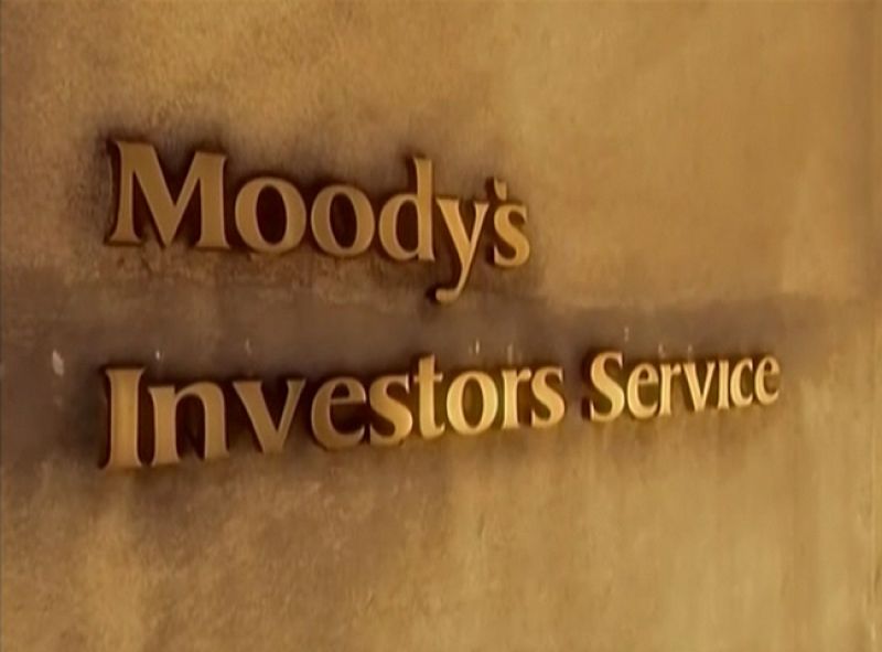 Moody's rebaja la nota a España un escalón hasta Aa2 y abre la puerta a más recortes
