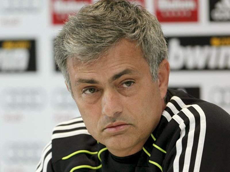 Mourinho: "Quieren acabar con la Liga la próxima semana, a lo mejor doy una ayuda"