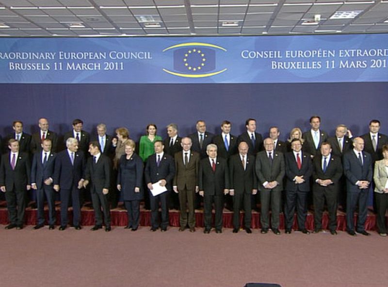 La UE reconoce a los rebeldes libios y mantiene abiertas "todas las opciones" contra Gadafi
