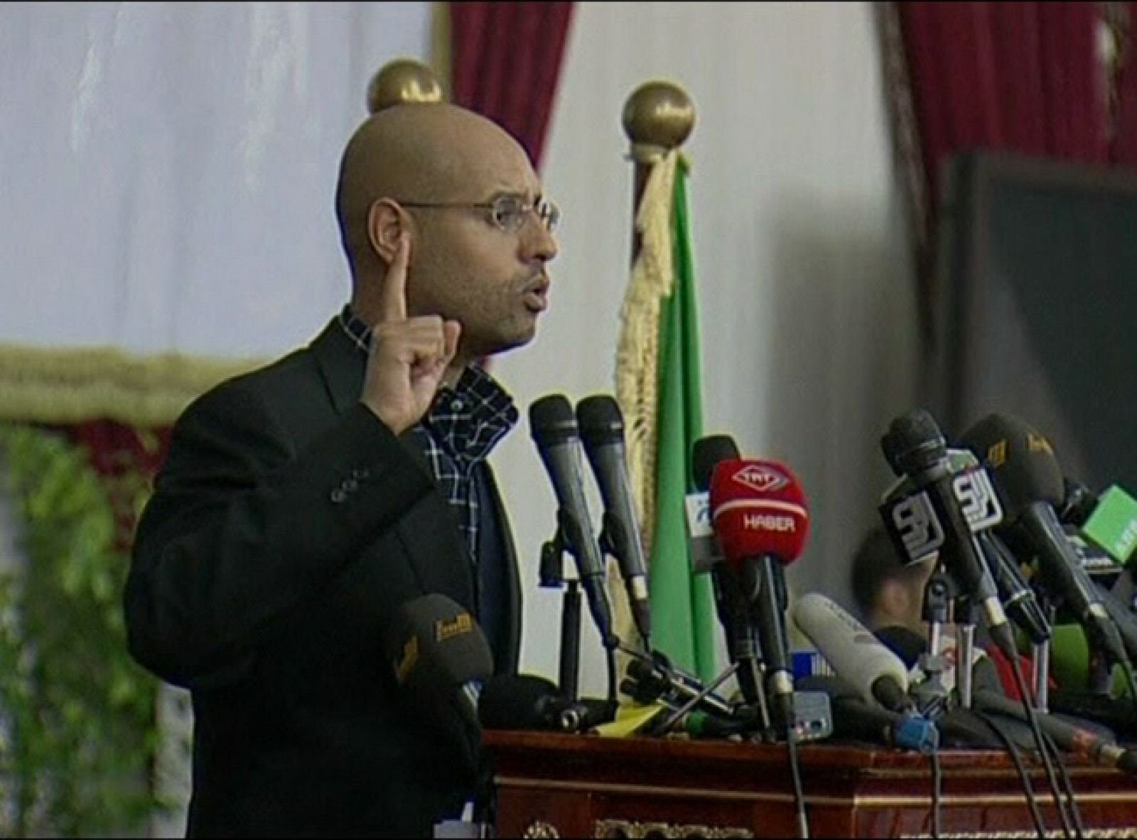 Las fuerzas de Gadafi siguen ganando terreno