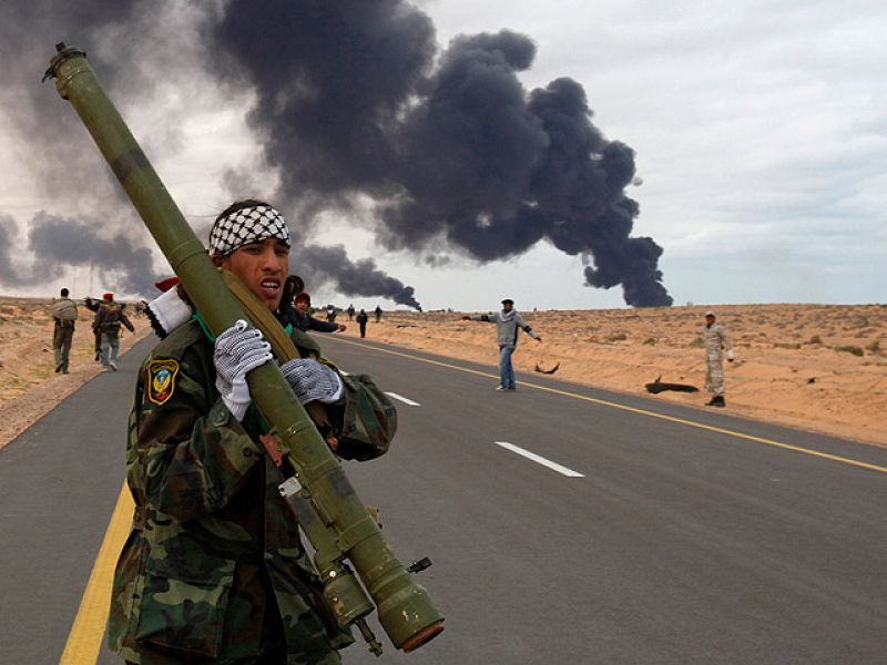 Las fuerzas de Gadafi se hacen con el bastión de Zuara y acorralan a los rebeldes