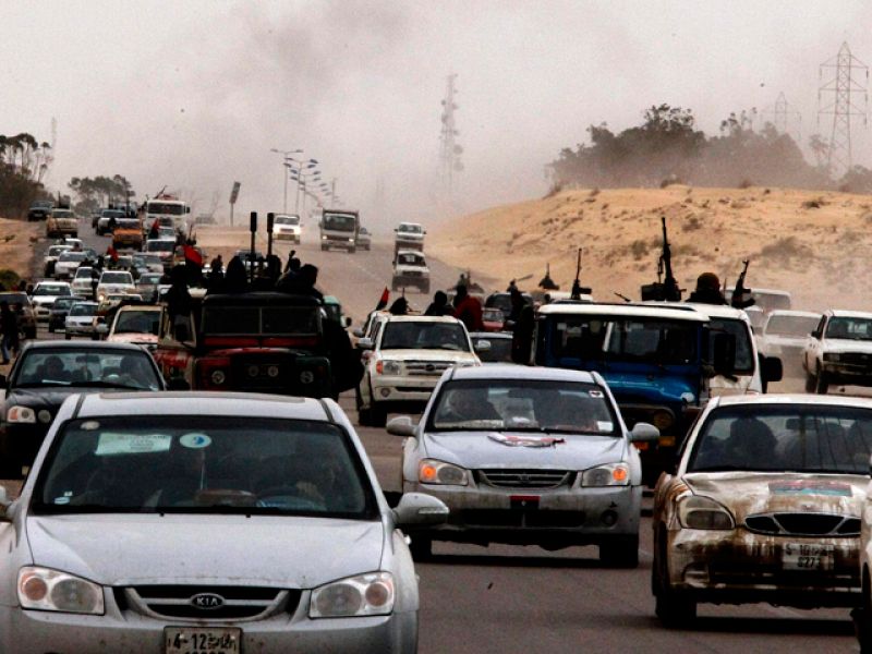 Los rebeldes libios imploran ayuda a Occidente mientras Gadafi dice que todo acabará en 48 horas