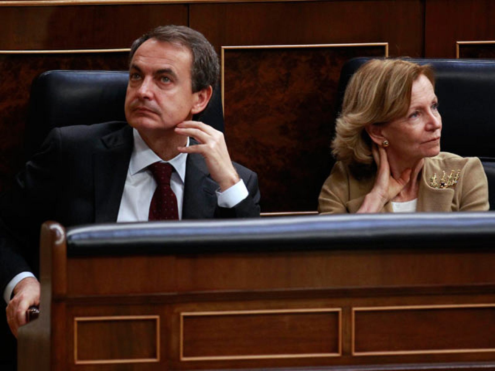 Zapatero considera "una buena noticia" la desconvocatoria de huelga de AENA | Ver