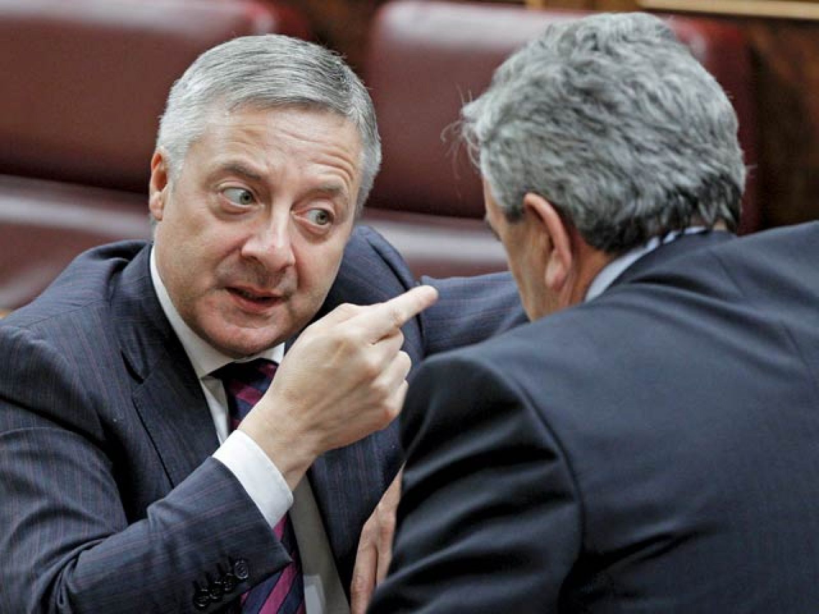 Blanco cree que el acuerdo despeja las dudas sobre el futuro de AENA | Ver