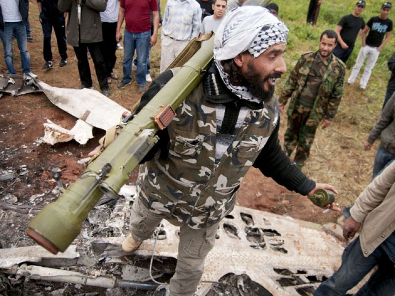 Libia abre la puerta a un "alto al fuego" tras anunciar Gadafi "bombardeos sin piedad"