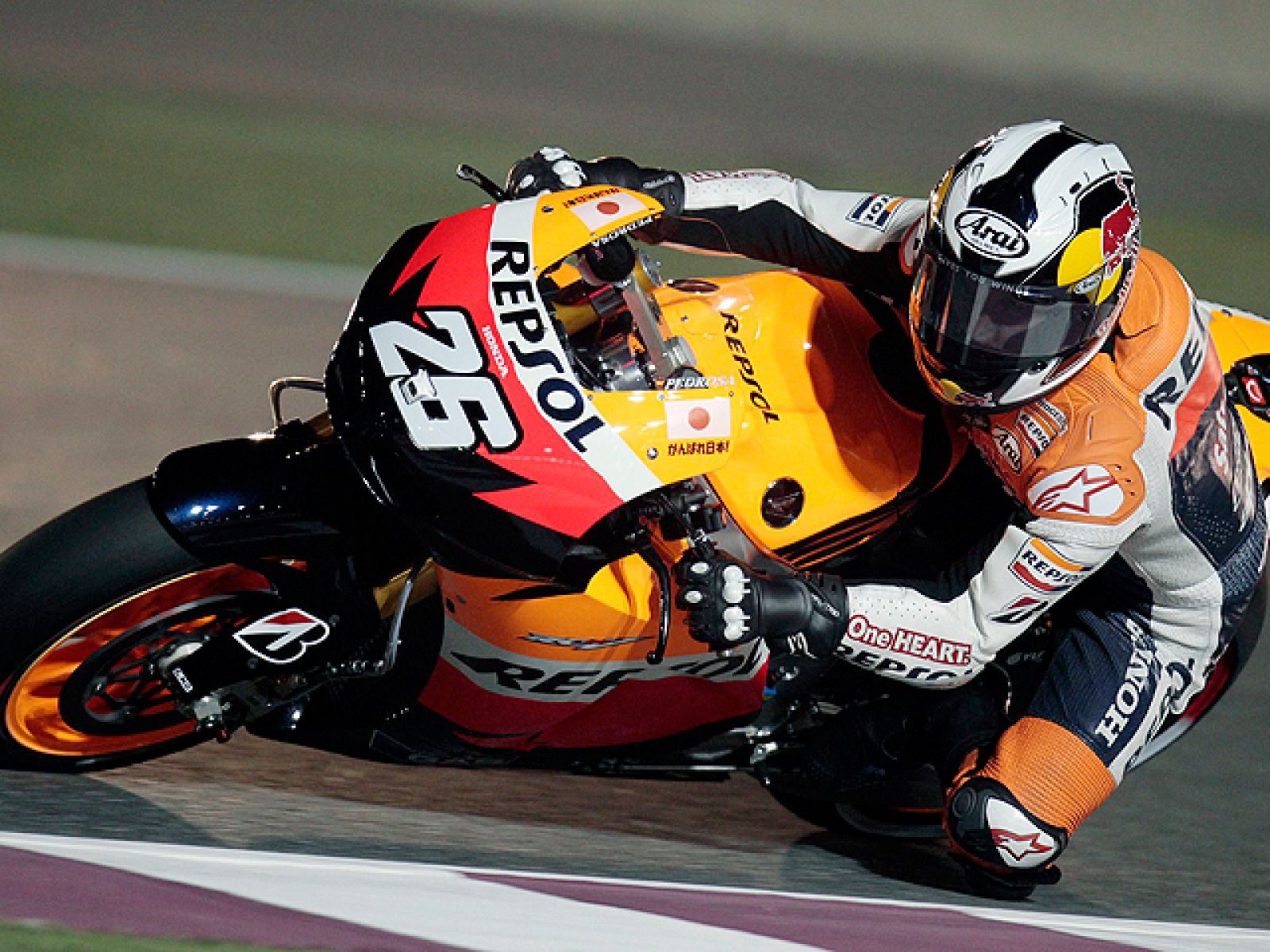 El español Dani Pedrosa (Honda RC 212 V) no pudo doblegar a su compañero de escudería, el australiano Casey Stoner (Honda RC 212 V), al final de los entrenamientos libres para el Gran Premio de Catar de MotoGP, mientras que su compatriota Nicolás Ter