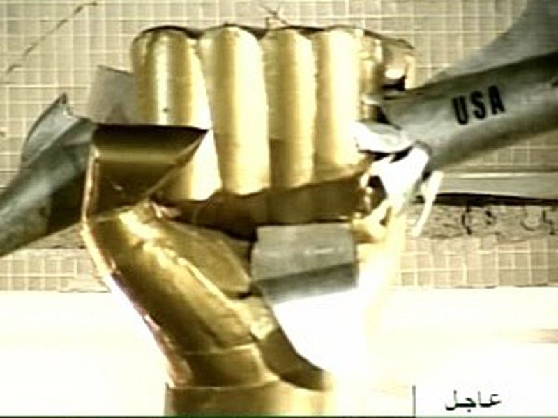 Un Gadafi desafiante arenga a su pueblo y predice una "larga guerra" en Libia