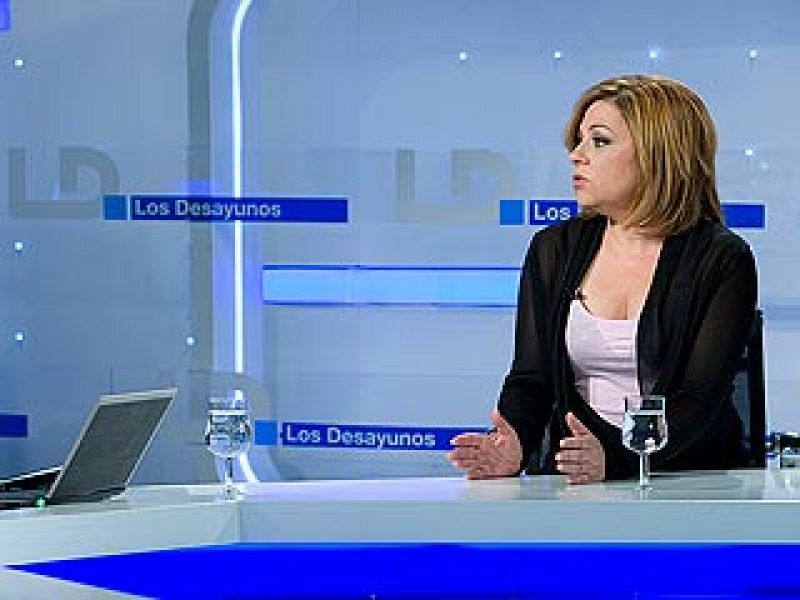 Elena Valenciano afirma que, si Zapatero decide no seguir, debe haber primarias en el PSOE